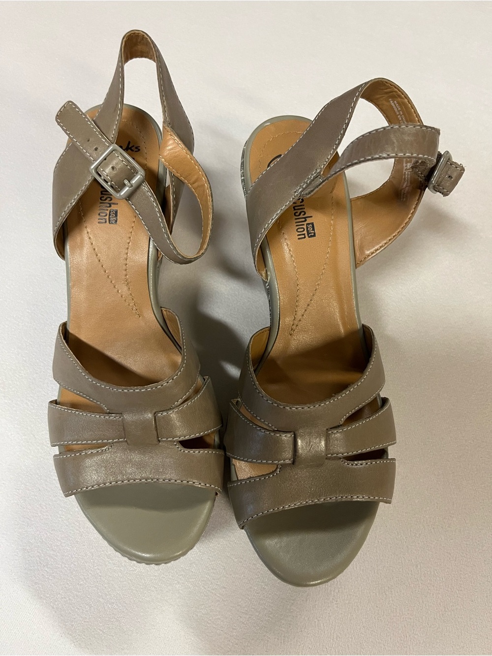 Clarks Cushion Soft Wedge Sandals Women’s 10 Taupe Leather Ankle Strap Comfort